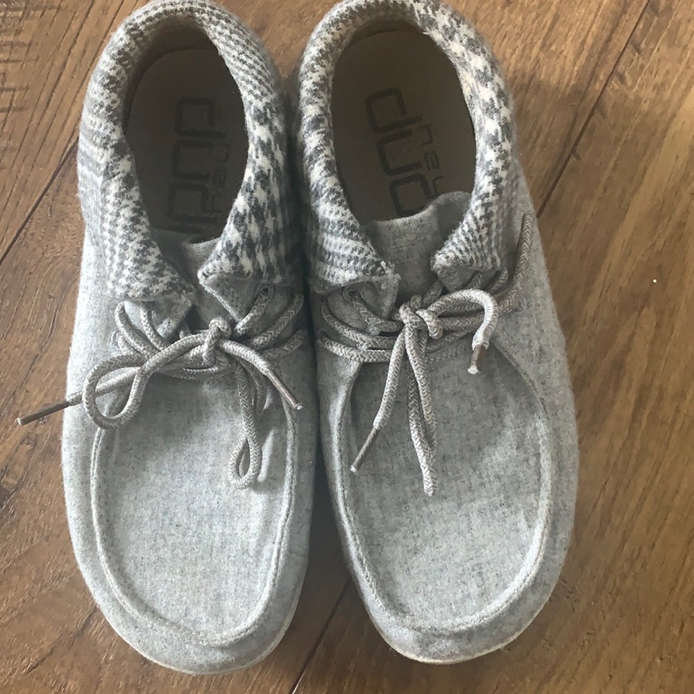 Hey dude Britt women’s shoes gray & plaid trim  Sz 5 EUC lots of life left!